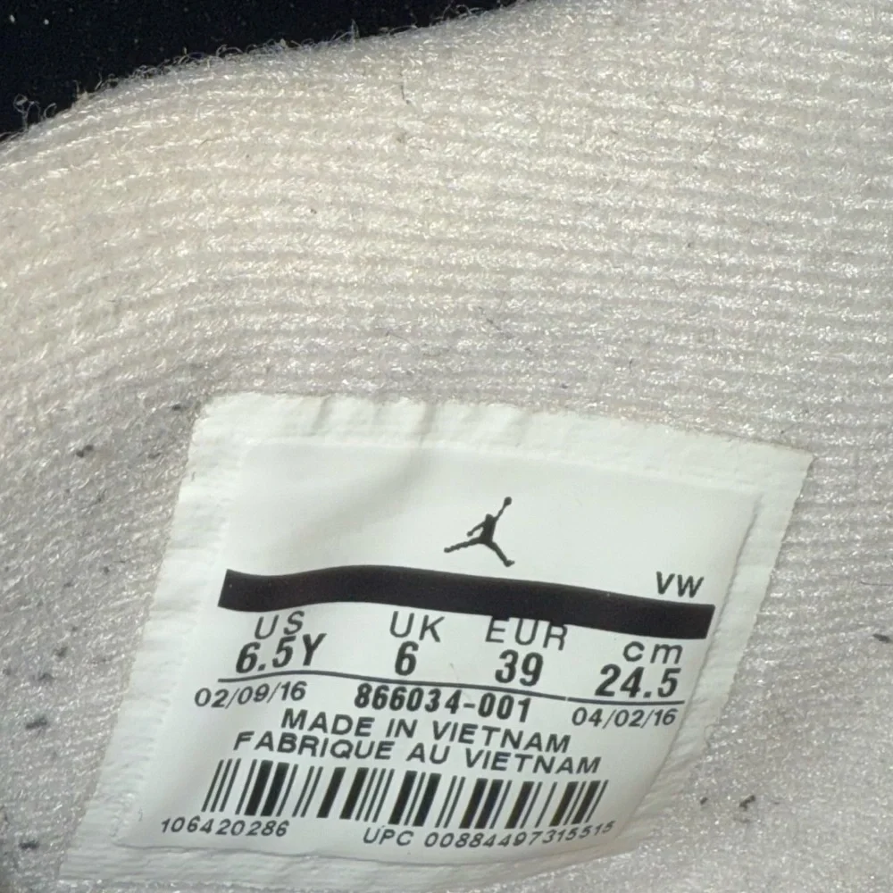 Nike Air Jordan 2 Retro Qui 54 Sneakers